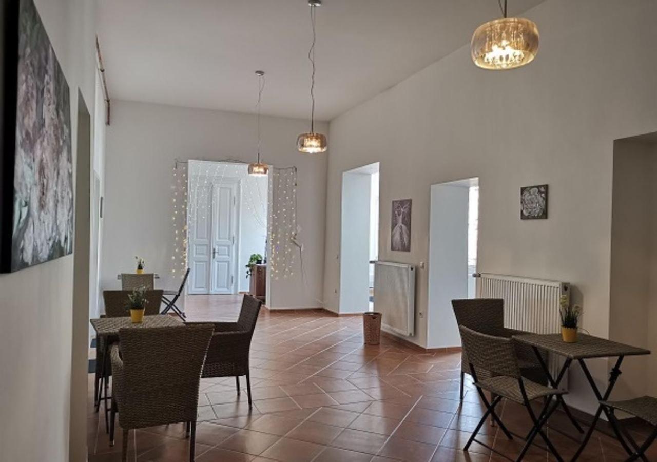 Villa Florencia Eger Bagian luar foto